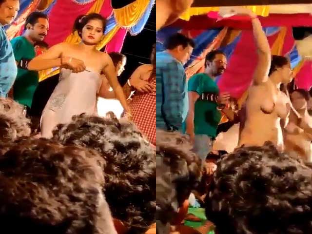 Tamil Young girls nude dance show at night outdoor in public MMS video