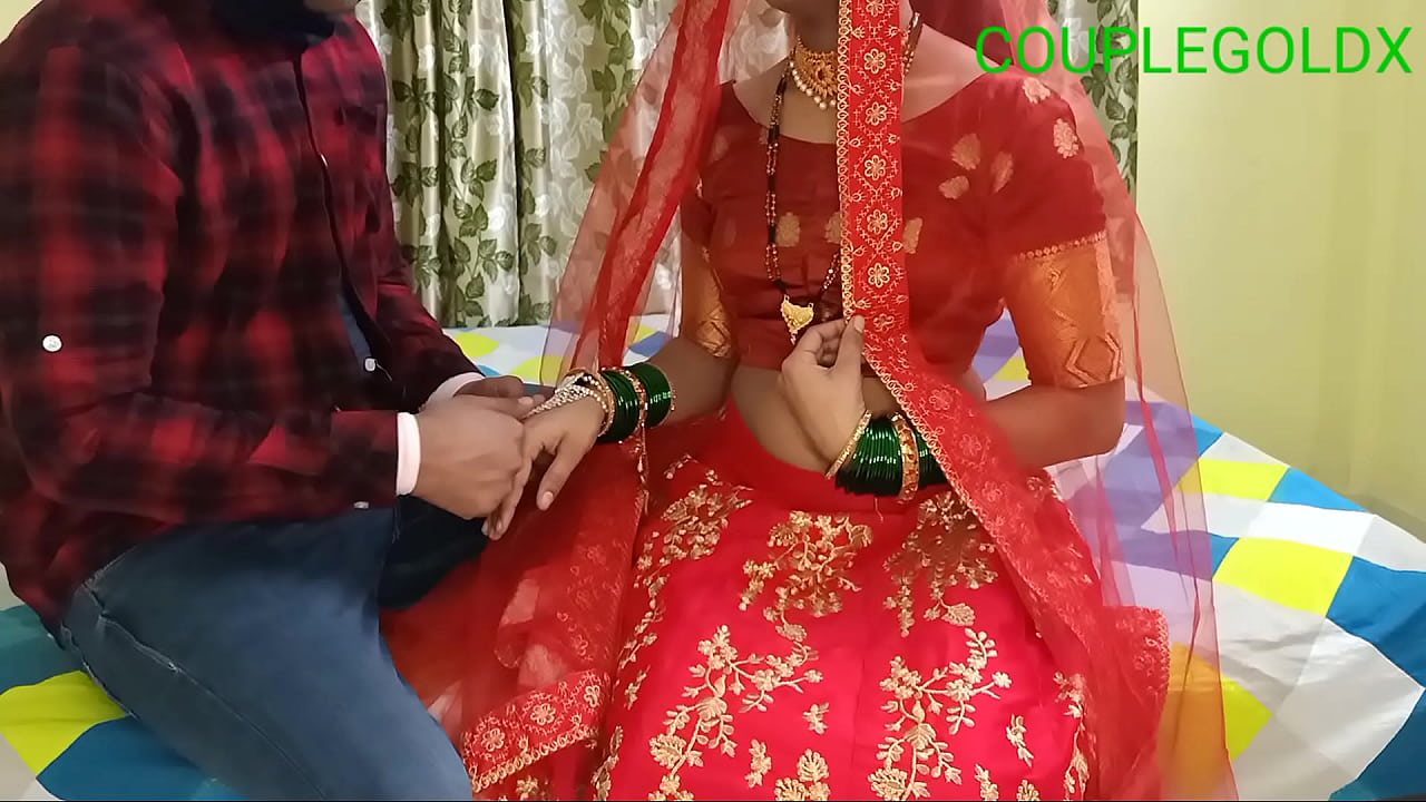 Xnxx Desi Bhabhi enjoys honeymoon with lover in xxx Indian MMS