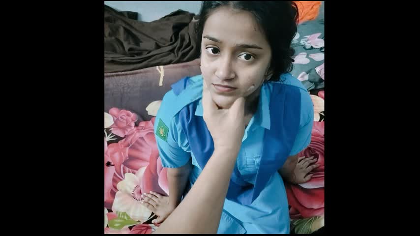 Dhire se daliye virgin chut hai desi school girl losing her virginity with lover