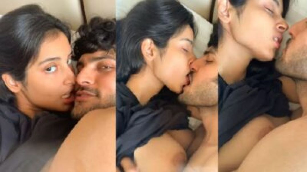 Desi Viral Sex MMS College Girl Fucking In Home with BF