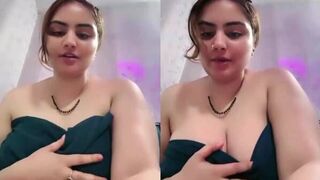 Pakistani big boobs muslim bhabhi dirty Urdu talk & nude tease on Tango live mms